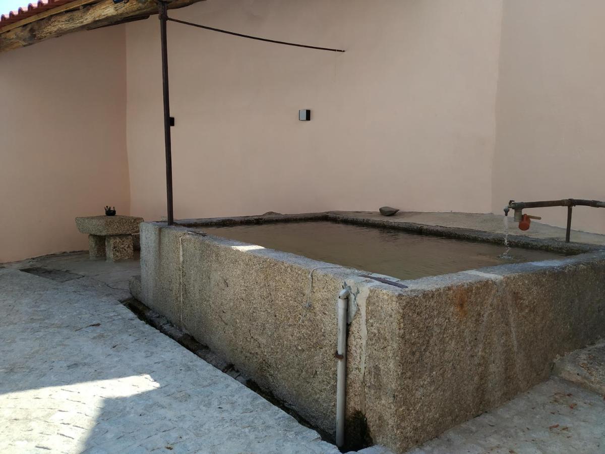 Entresocalcos Hostel Loriga Luaran gambar